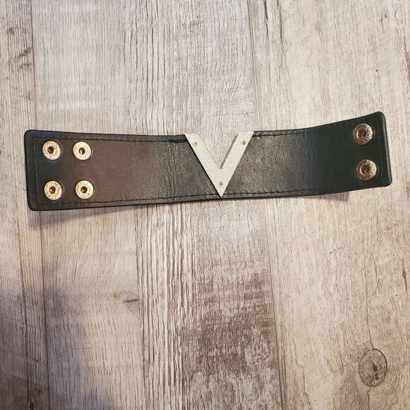 Faux leather bracelet - Picture 2 of 5